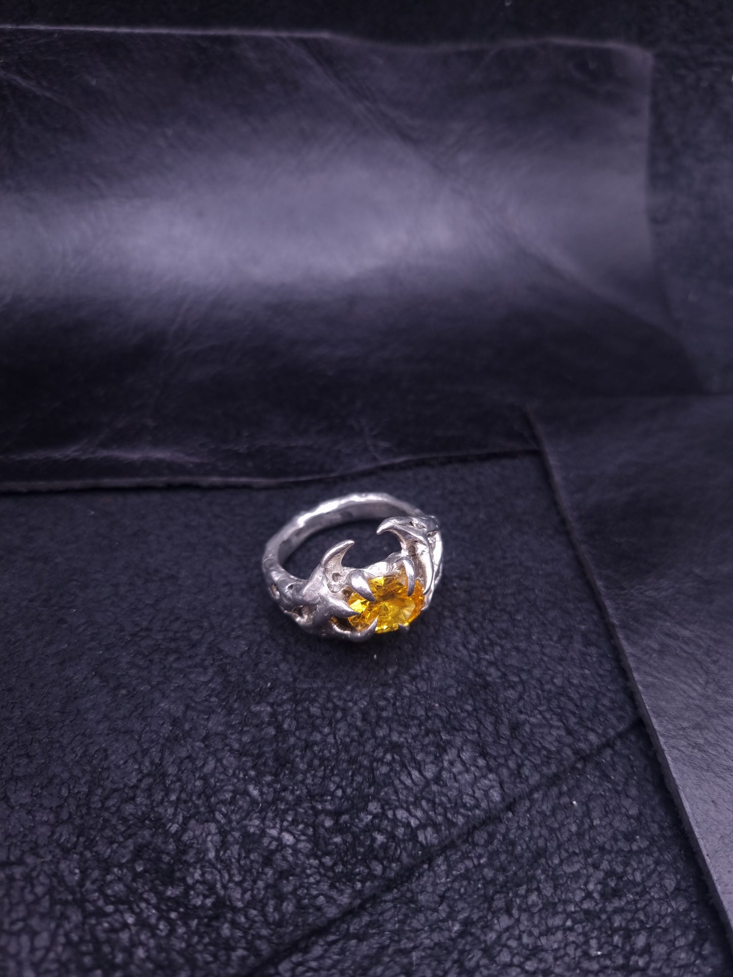 Claw Ring with Cubic zirconia