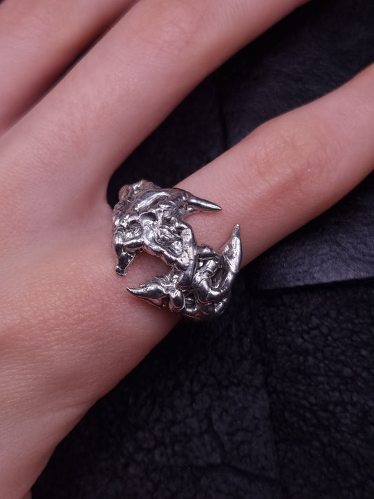 Claw ring