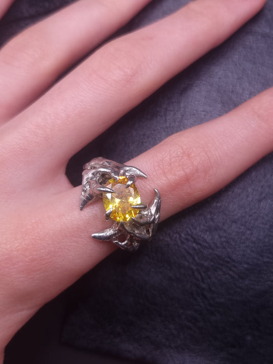 Claw Ring with Cubic zirconia
