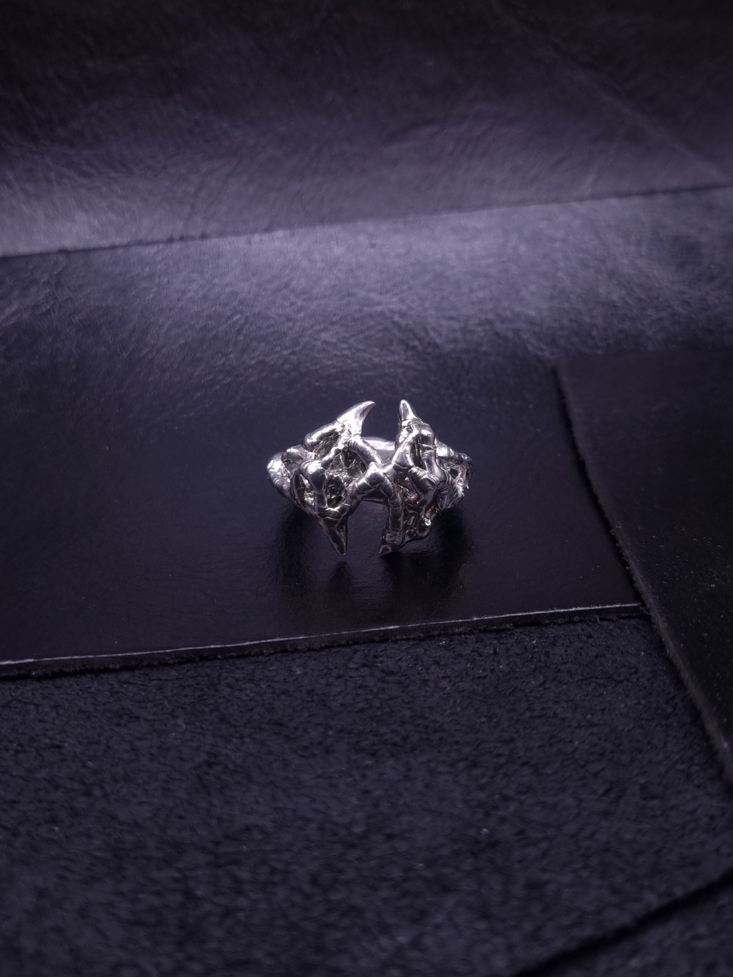 Claw ring