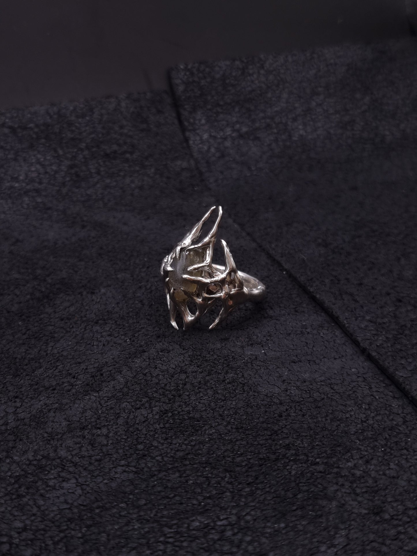 Blue chaotic ring