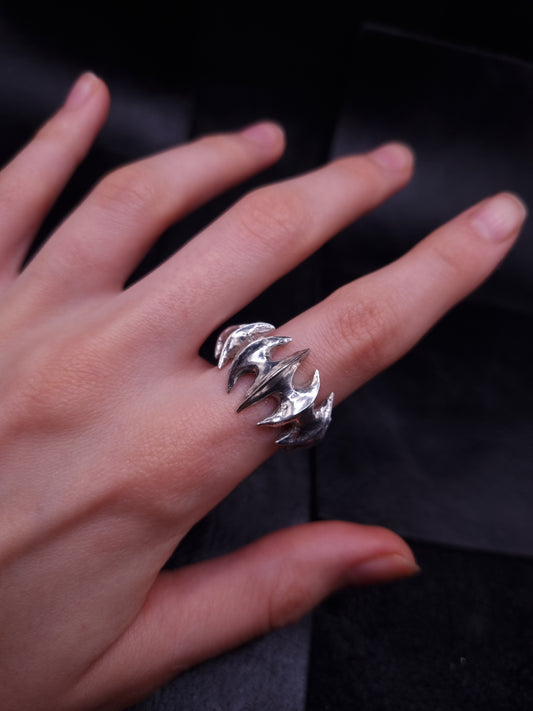 Blade Claw Ring